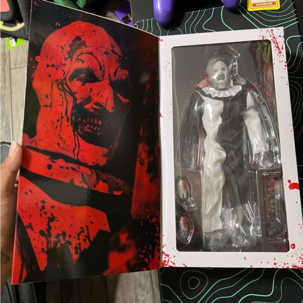 Signed Trick or Treat Studios 1/6 Terrifier Art The Clown Figure
